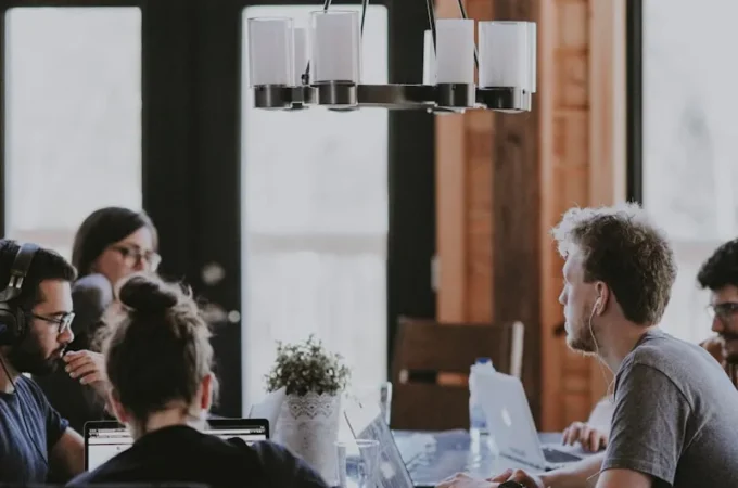 A Closer Look at the World of Independent Artists